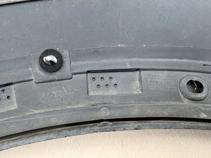 фото №10, Volvo v90 ii 2 cc cross country 16r- молдинг крила праве зад 31386155