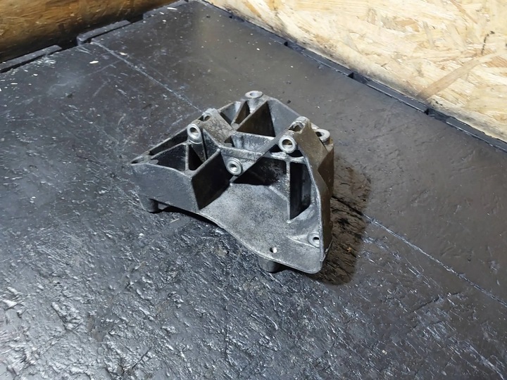 фото №12, Лапи / крепление компрессора кондиционера bmw 3 e46 323i m52b25tu 1432237