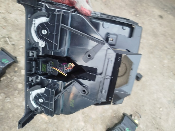 фото №7, Панелі ґрати повітропровід ліва права середня vw golf 5 v 1k0819743a