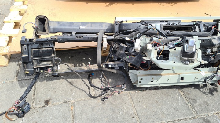 фото №10, Mercedes actros mp4 панель раздаточная капот каркас