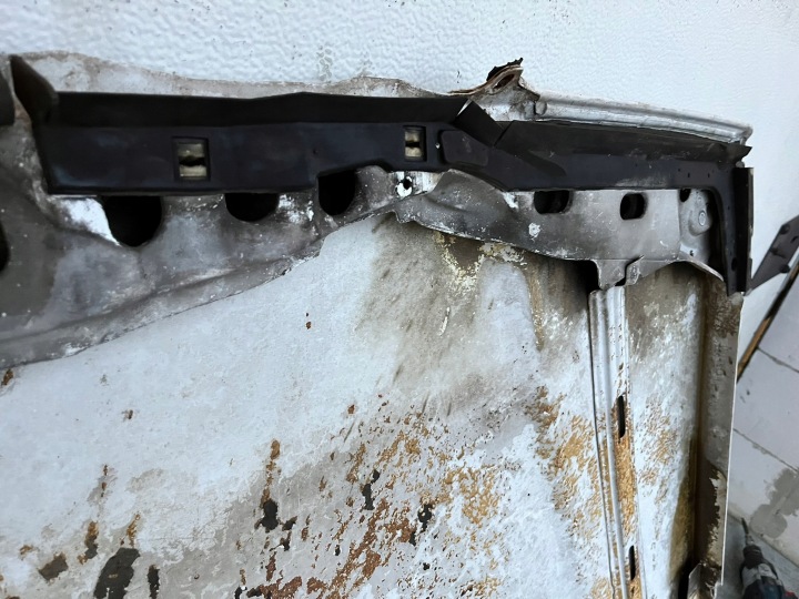фото №10, Капот крышка двигателя mercedes w124 1985-1989r узкая молдинг