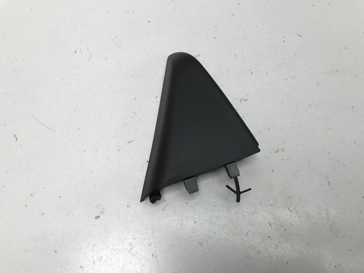 фото №1, Renault megane v 5 e-tech заглушка треугольник дверь правый зад 822746355r