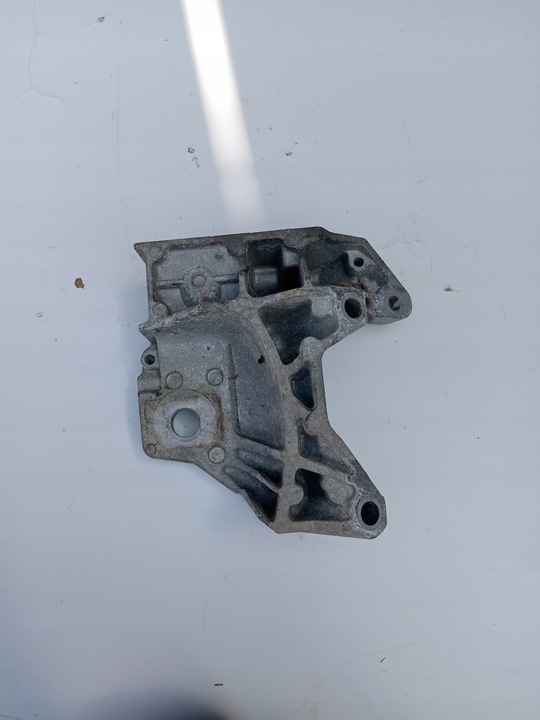 фото №1, Лапи подушка кронштейн 2.4d volvo xc60 09-