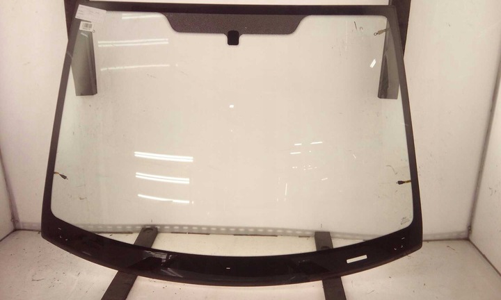 фото №1, Стекло лобовое передняя ford fiesta mk6 2002-2008 нагрев зелёная