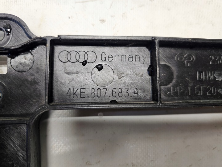 фото №16, Решётка бампера средняя audi e-tron 4ke 18- перед передняя