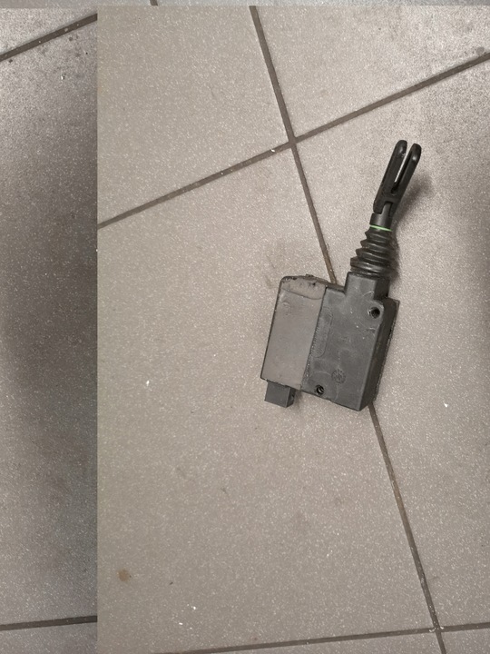 фото №1, Амортизатор замка крышки багажника audi a8 d2