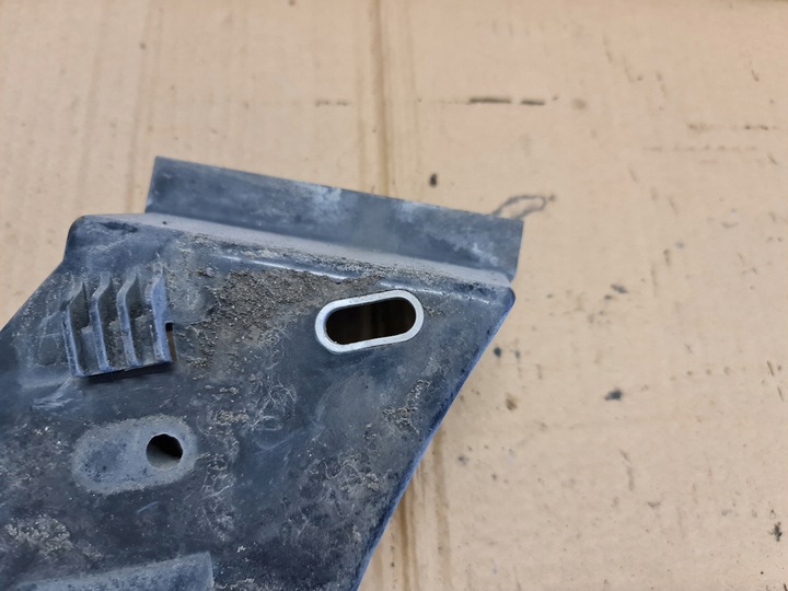 фото №7, Ковзун бампера лівий зад audi a8 d2 4d0807571