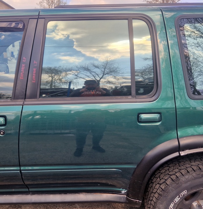 фото №1, Ford explorer ii рестайлинг 1999r дверь левая зад комплект