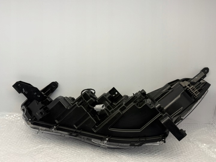 фото №6, Toyota corolla cros фара права повний led 16-184