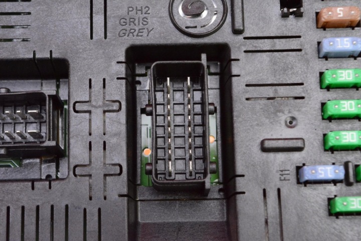 фото №15, Блок предохранителей bsi 9663510180 citroen c4 picasso 1 i 1.6 hdi 109 km