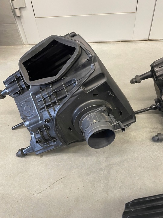 фото №5, Корпус фильтра воздуха q5 80a 2.0 tdi 23r идеальное состояние