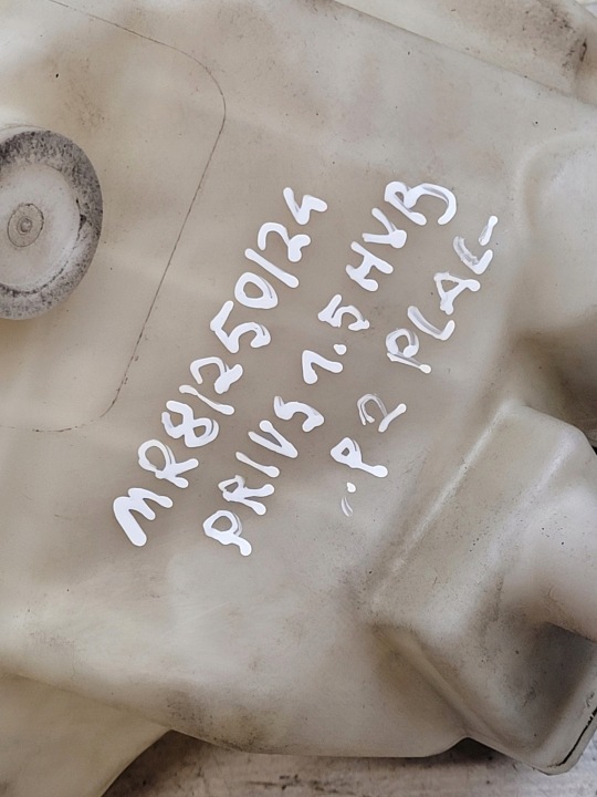 фото №7, Бачок омивача (бачок рідини омивача) oem номер 060851-145 toyota prius ii 08r. 1.5b гібрид