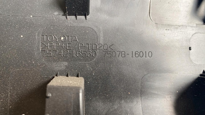 фото №8, Toyota corolla cross задняя левая планка дверь