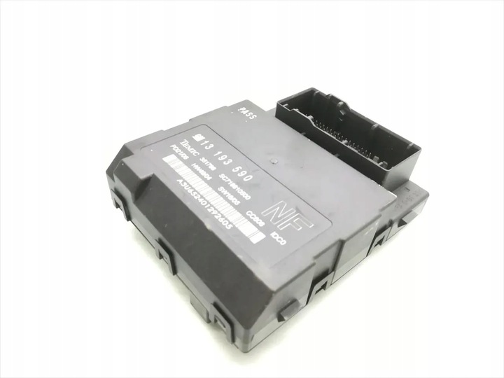 фото №1, Vauxhall vectra рамка / модуль запобіжників 2.2 16v бензин 108kw 147 hp