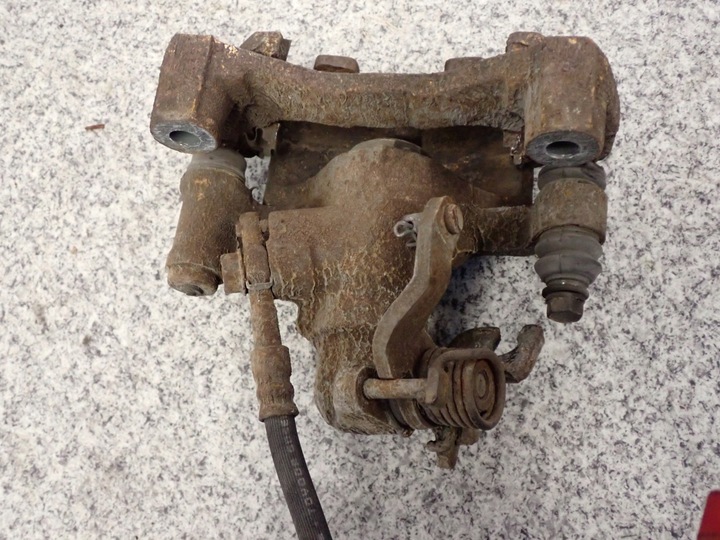 фото №5, Toyota corolla e11 98-01 суппорт тормозной задний r
