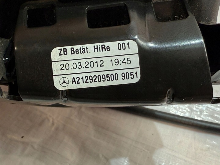 фото №6, Mercedes w212 замок ручка трос задней сиденья a2129209500