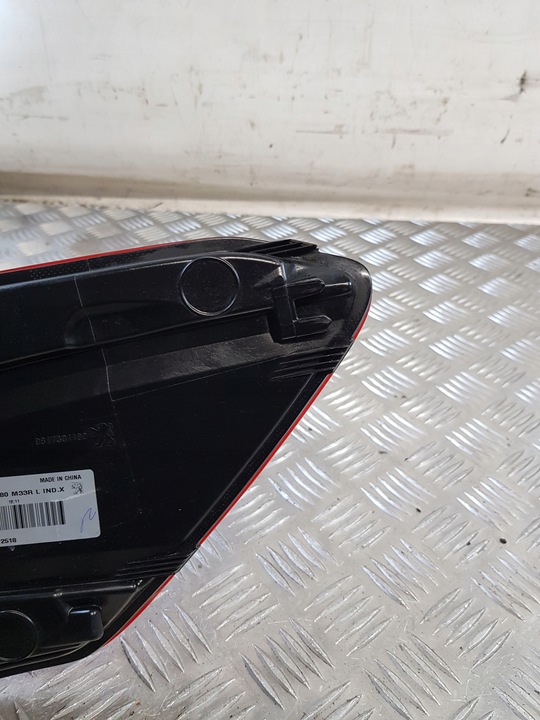 фото №9, Лампа левая зад оригинальный номер 9817301180 peugeot 301 рестайлинг 18r- европа