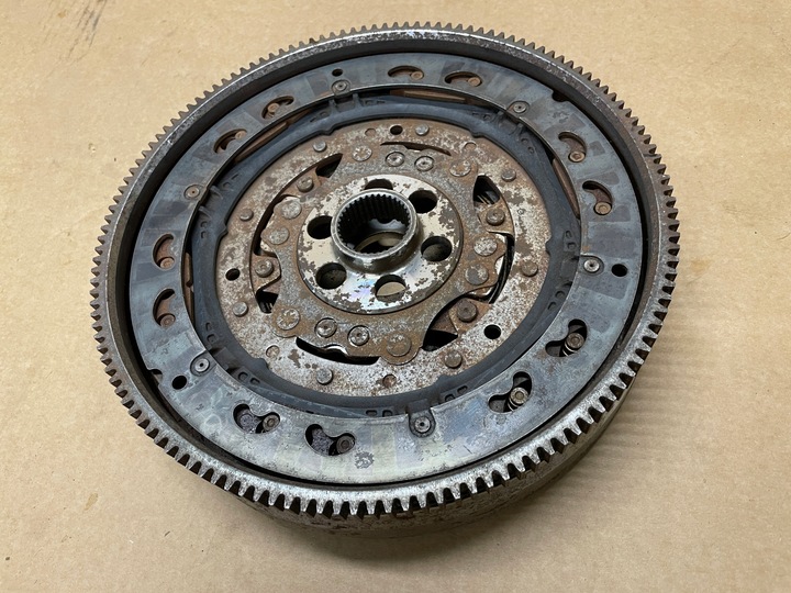 фото №8, Vw t6 dsg колесо двомасовий 04l105266n 2.0 tdi