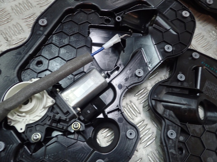 фото №6, Audi a8 s8 4h рестайлінг натягувачі доводчик soft close