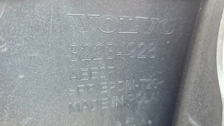 фото №12, Volvo xc60 ii 21- написи бампер перед передній 32234928