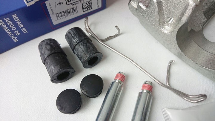 фото №15, Суппорт тормоза daco левый перед + пружина + направляющие ert vw passat b6 b7