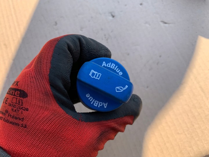 фото №1, Крышка заливка топлива крышка 5q0131980 a4 a5 a8 a7 оригинал красивая