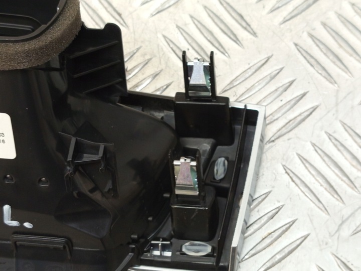 фото №9, Bmw f39 f48 решітка повітропровід впуск повітря панелі консолі ліва 9292739