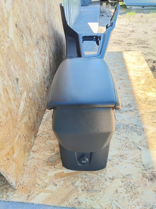 фото №5, Подлокотник кожаный kpl туннель focus mk3 11-14r