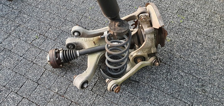 фото №1, Audi s4 b8 поворотный кулак левый зад амортизатор полуось