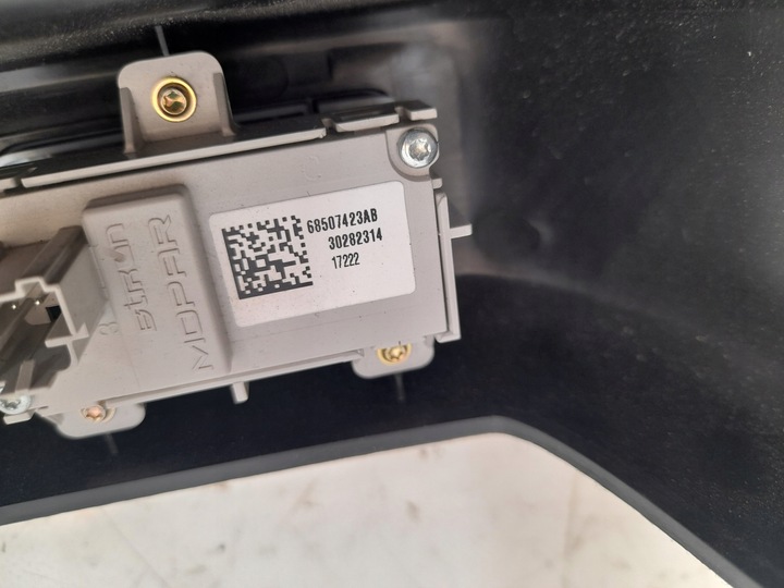 фото №9, Dodge durango рестайлінг 18- захист консолі port usb 6zs98dx9ab usa