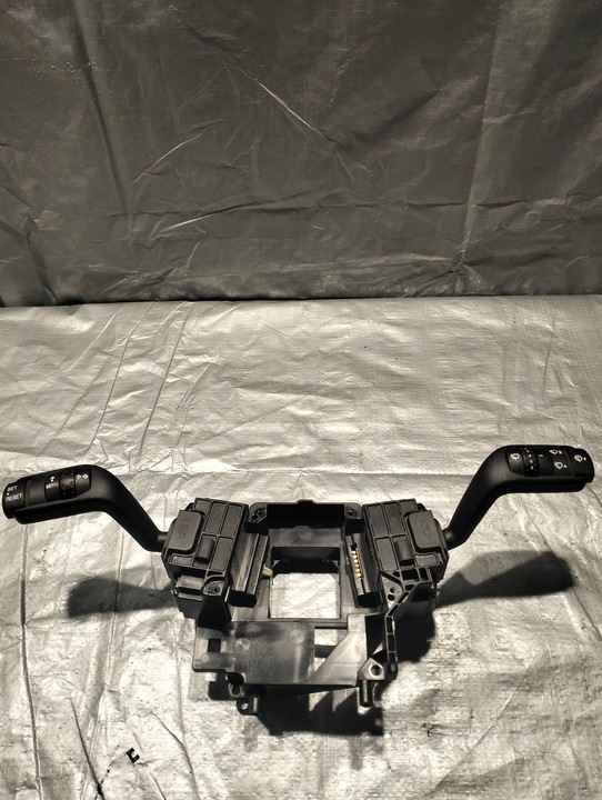 фото №1, Переключатель комбинированный подрулевые рычаги c-max focus mk2 3m5t-13n064-fd