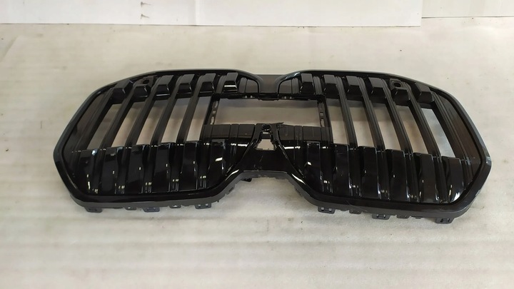 фото №8, Bmw 7 g70 2022 з спереду решітка радіатор