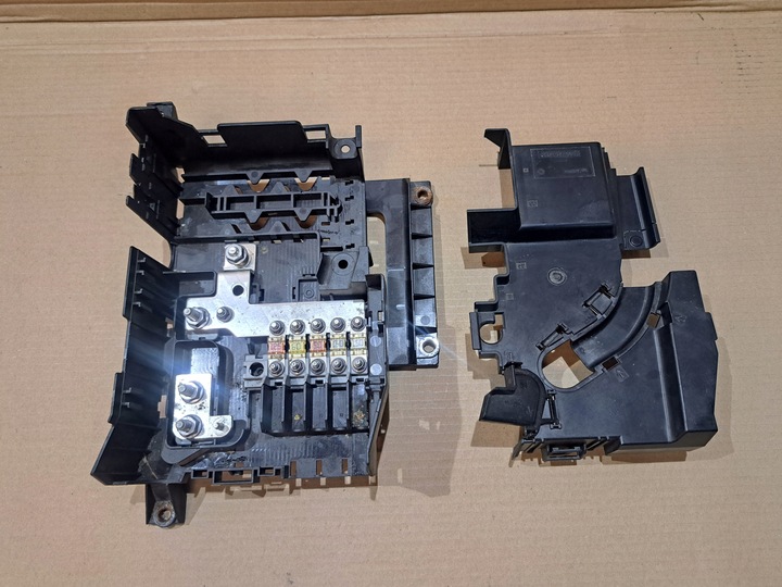 фото №1, Коробка запобіжників audi q7 4l рестайлінг 4.2tdi 7l0937548c 4l0937555a