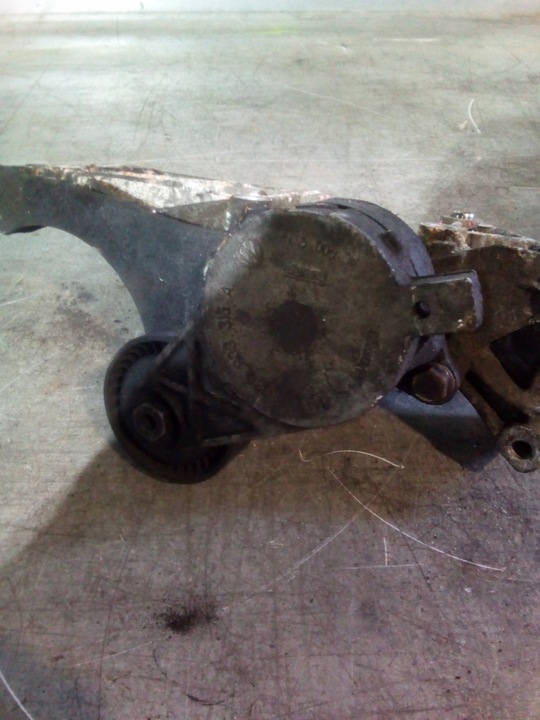 фото №6, Лапи кронштейн 03g903143a audi a3 1.9 tdi