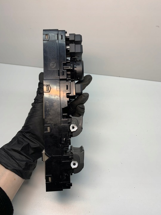 фото №8, Hyundai i30 iii переключатель панель управление стекло 93571g4510