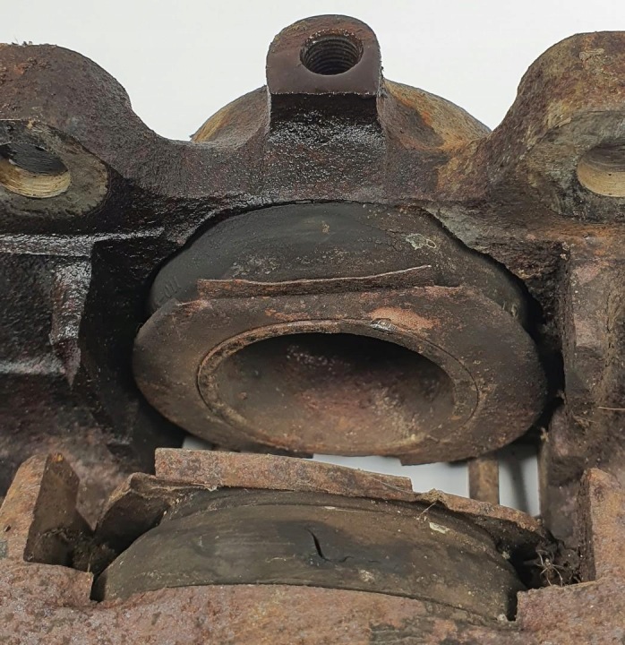 фото №5, Супорт гальмівний праве перед mercedes w115 w114