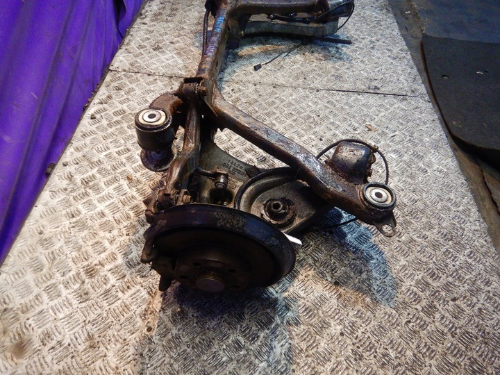 фото №4, Audi a4 b7 04- универсал подрамник траверса зад ось задняя