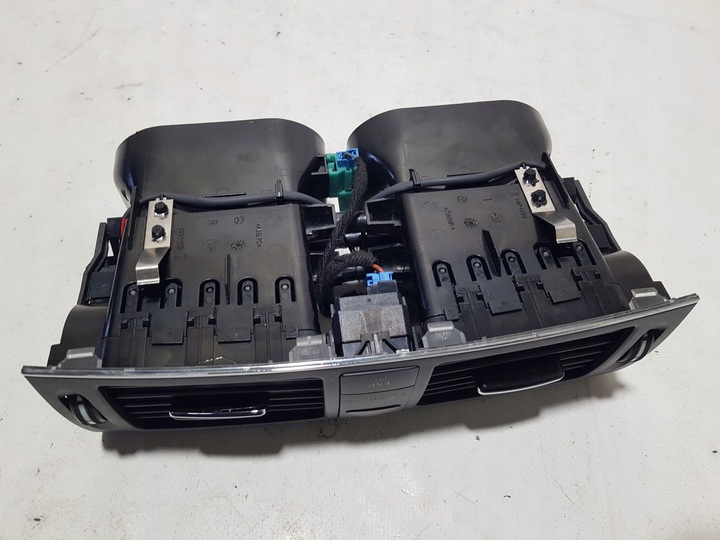 фото №5, Mercedes w204 решётки решётка воздуховод средняя 2048305754