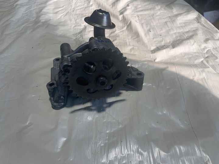 фото №3, Насос масляная масла audi a4 b6 vw golf v passat b5 2.0 06a115105b