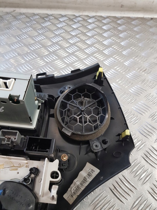 фото №8, Дисплей радио 86110-0d040 панель воздуховод решётки toyota yaris i 03r-