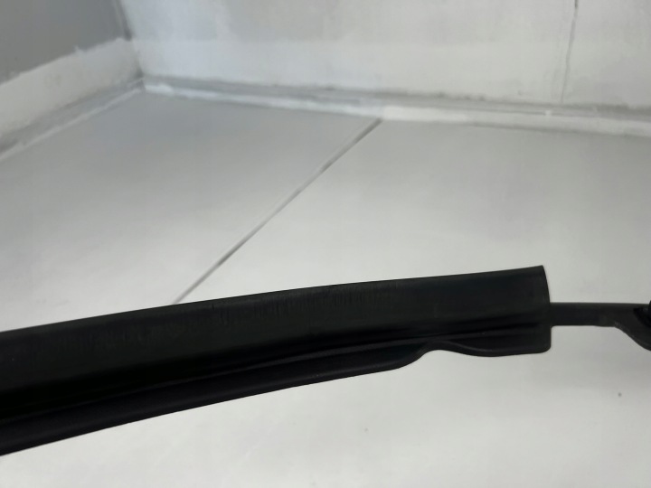 фото №12, Toyota rav4 iii рестайлинг 2010 - 2012 молдинг уплотнитель капота 53039-42010