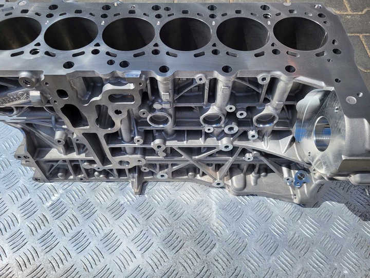 фото №6, Новий оригінальний блок bmw n57d30c 11112295067 f15