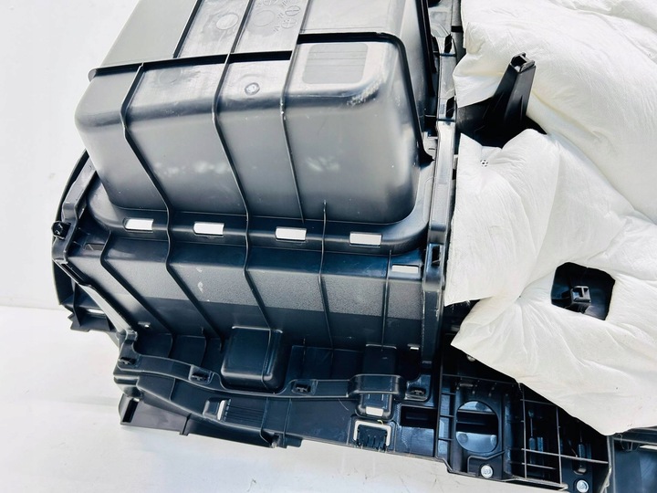 фото №11, Rav4 v боковина обивка багажника правые комплектный