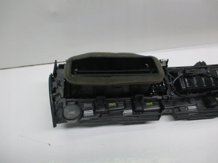 фото №11, | audi a4 8w b9 решётка воздуховод панели 8w1820902d