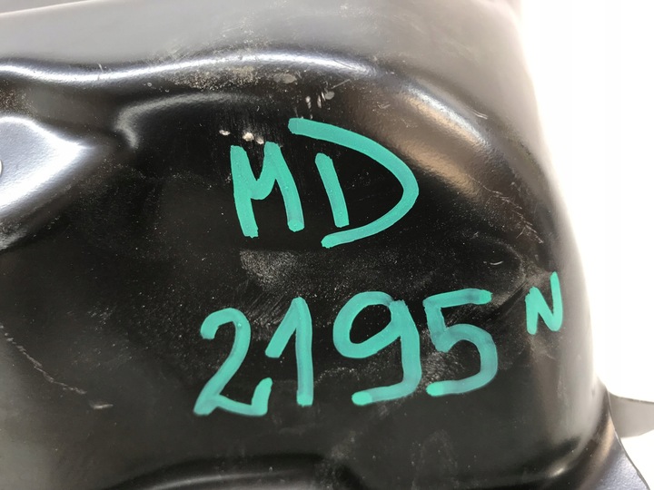 фото №9, Vw caddy iii крепление лампы зад 2k0813328a