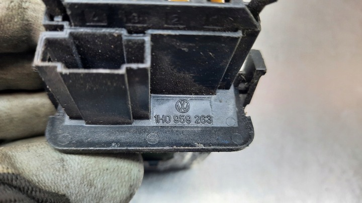 фото №5, Резистор вентилятор volkswagen golf iii 1h0959263