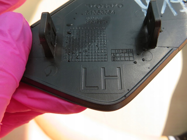 фото №10, Заглушка склоомивача ліва i права бампера xc90 31353364