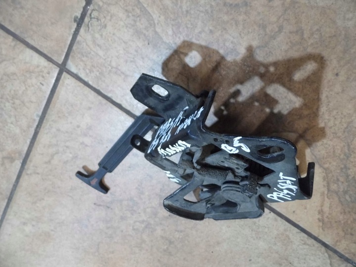 фото №3, Passat b5 1.6b 98' sedan замок капота перед