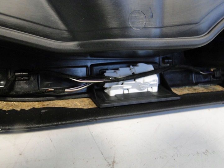 фото №7, Mercedes a w176 176 оббивка двері боковина праві