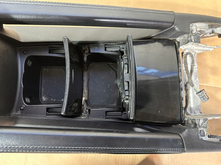 фото №8, Туннель средний, бардачок, подлокотник mercedes ml w164 6.3 amg европа